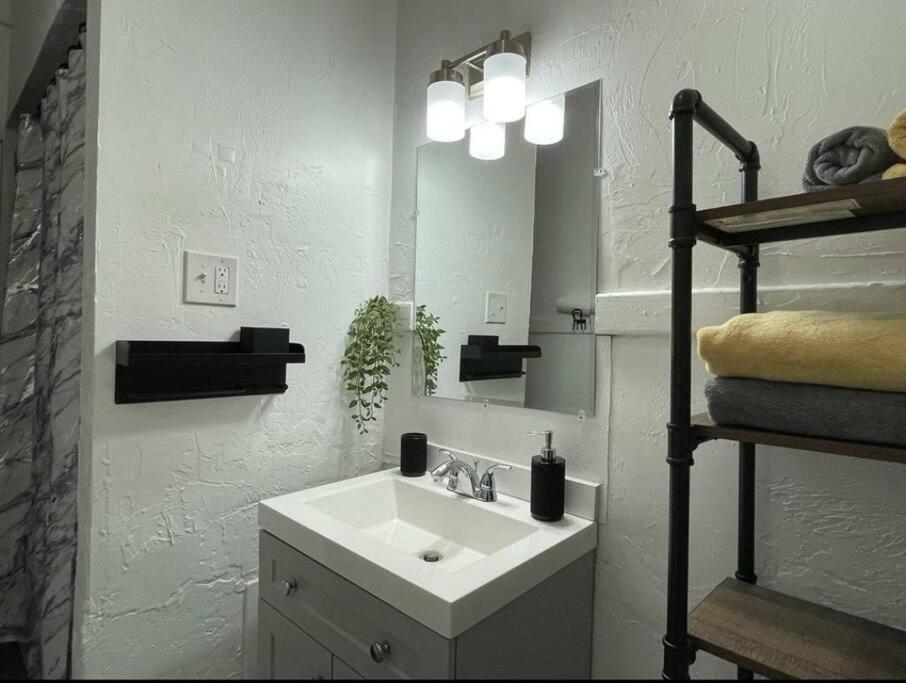 Lovely 2Br W Office Space - King Bed & Alexa Lejlighed Pittsburgh Eksteriør billede